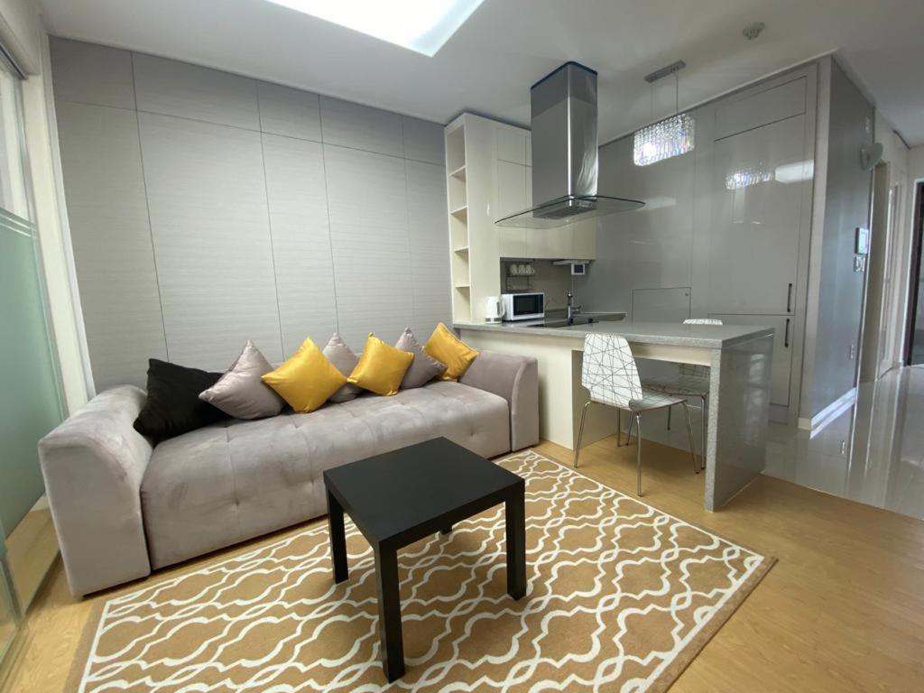 Highvill Luxury Apartments Astana Exteriör bild